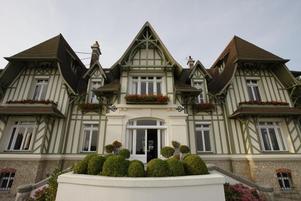 Manoir De Benerville Bed & Breakfast Deauville Bagian luar foto