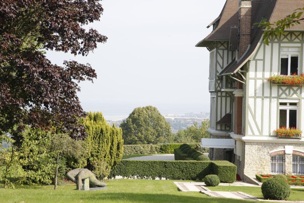 Manoir De Benerville Bed & Breakfast Deauville Bagian luar foto