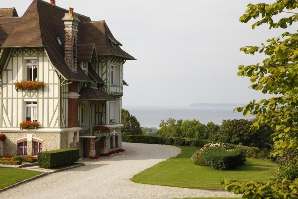 Manoir De Benerville Bed & Breakfast Deauville Bagian luar foto
