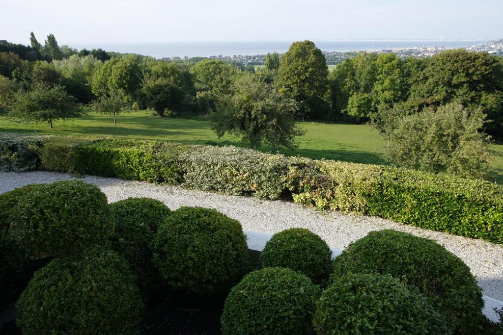 Manoir De Benerville Bed & Breakfast Deauville Bagian luar foto